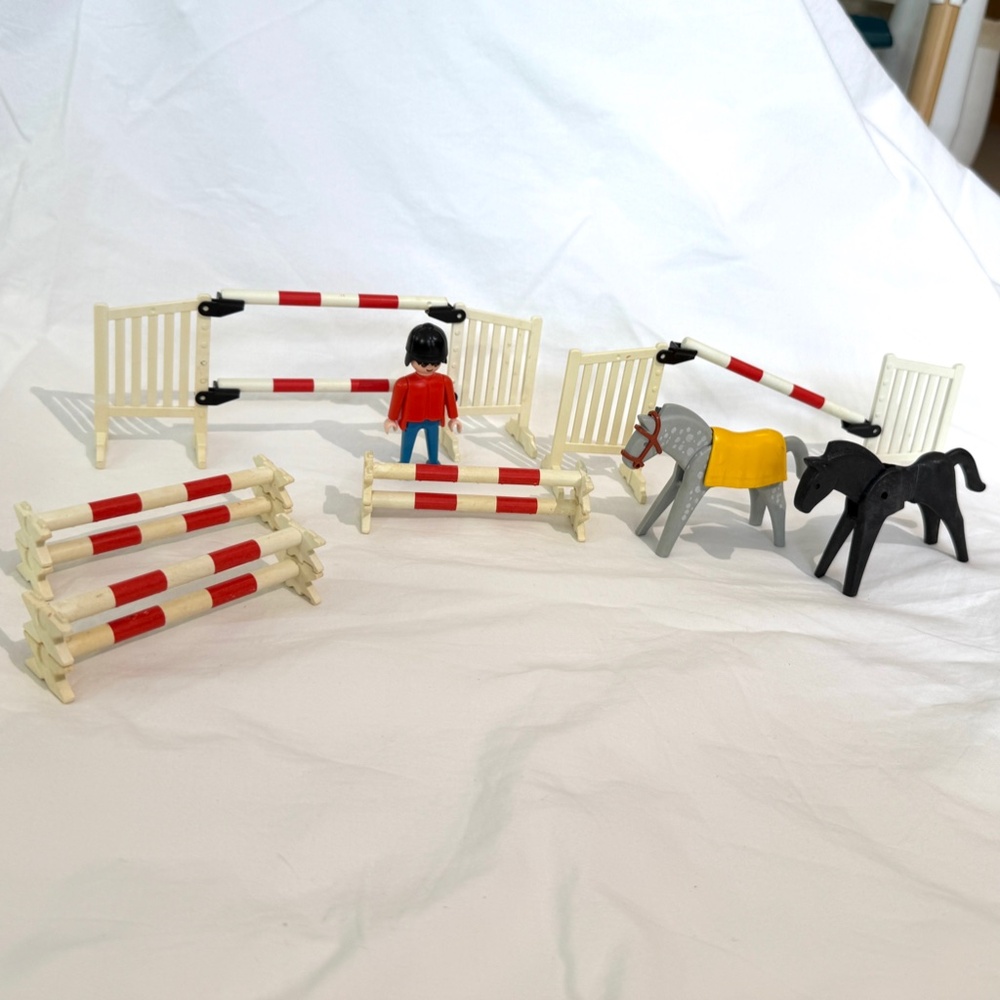 VNTG Playmobil Equestrian set with Horses and Jumps - Picture 4 of 8